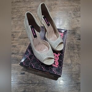 Betseyville womens heels sz 8 New